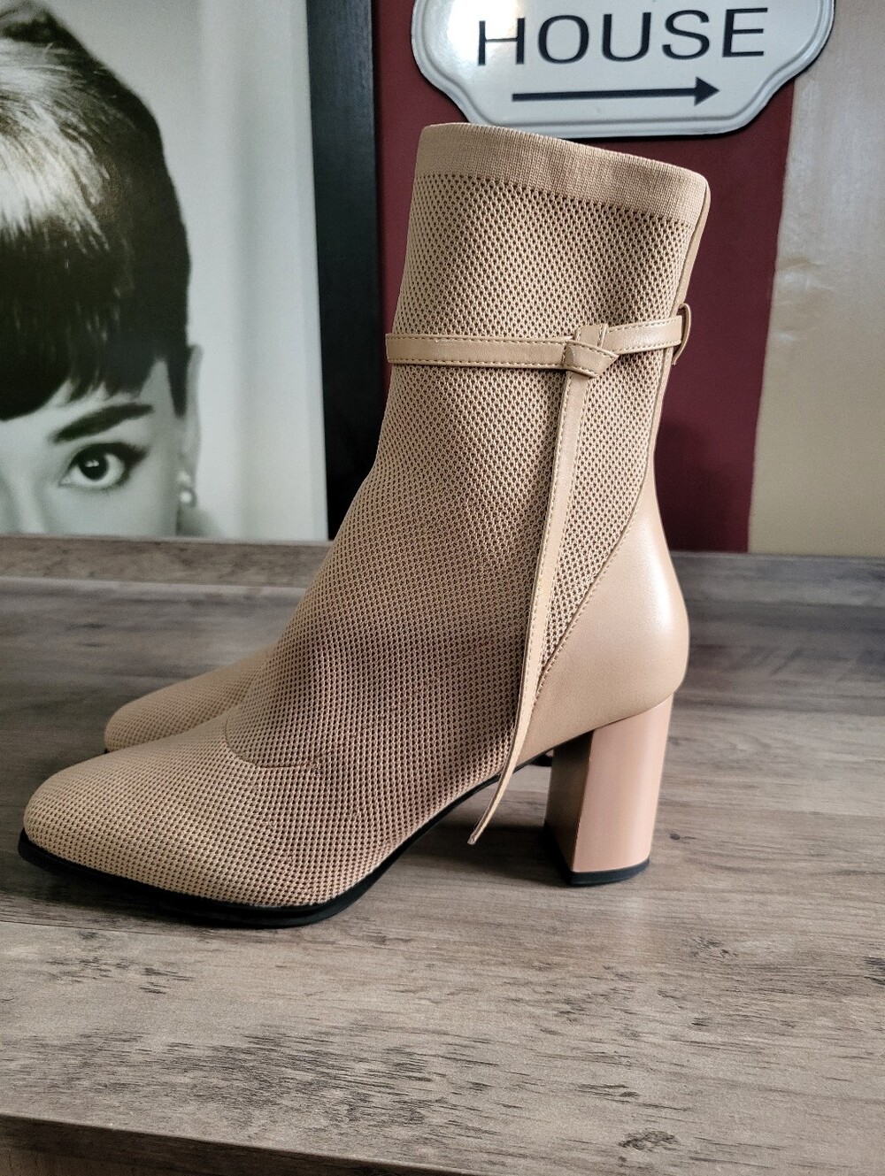 COSY ISLAND AMBERGLOW SQUARE TOE HEELED ANKLE BOOT SZ 8.5 NWOT